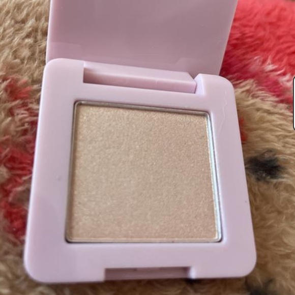 HALF CAKED
Double Dipper Highlighter - Picture 8 of 9